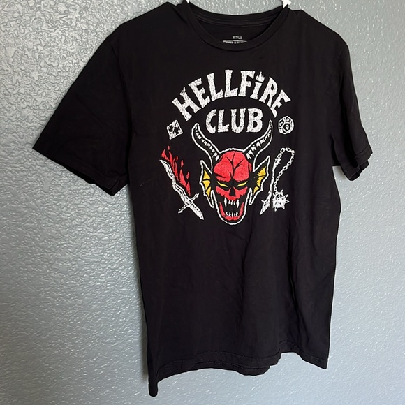Stranger Things Hellfire Club Graphic Tee size medium short sleeve - Picture 5 of 5